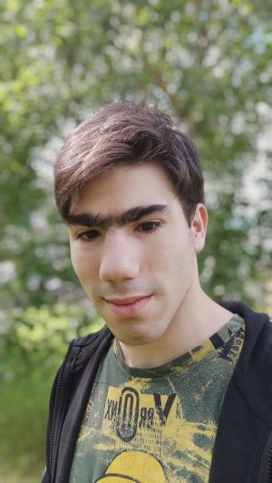 FKxr8Kol w.jpg